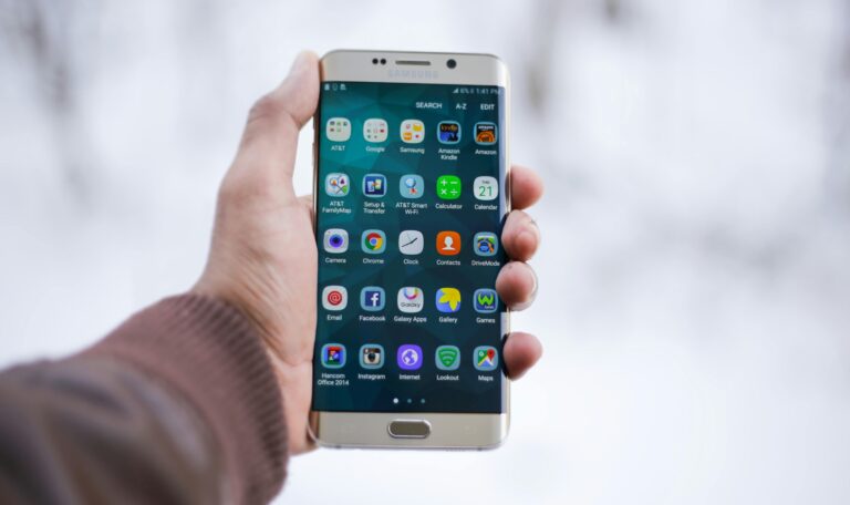 Read more about the article Mastering Social Media Advertising: Strategies for Facebook, Instagram, and LinkedIn